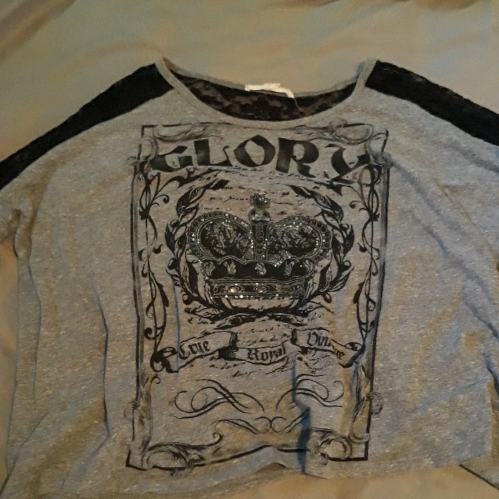 T shirt with crown design